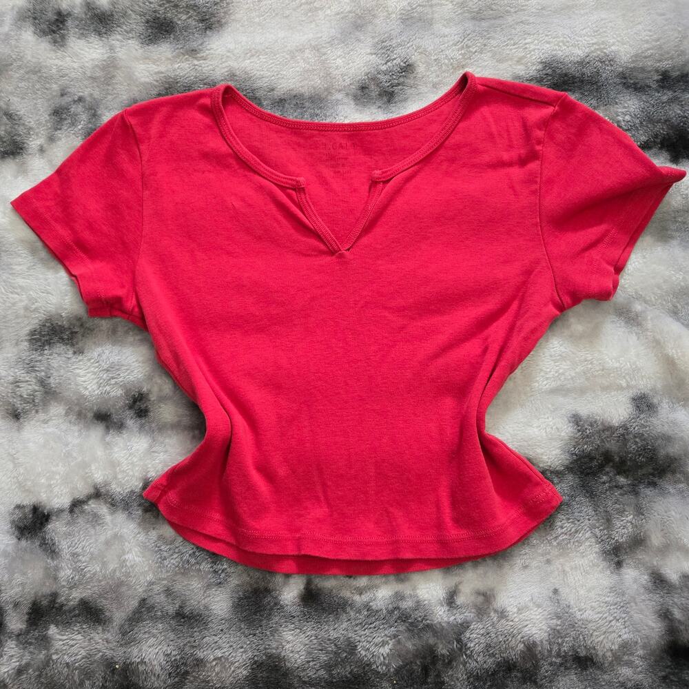 Brandy Melville John Galt Red Cropped V‑Neck Short Sleeve T‑Shirt One Size